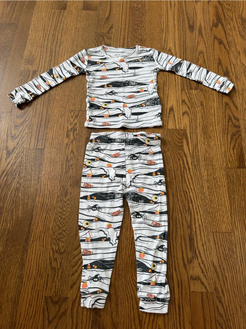 Glow-in-the-dark Halloween pajama sets, size 24M/2T